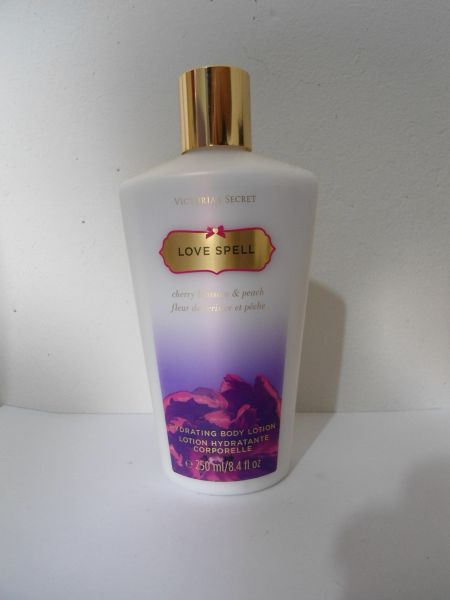 Love Spell Hydrating Body Lotion 250 ml